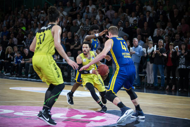 场送出4次 场送出4次