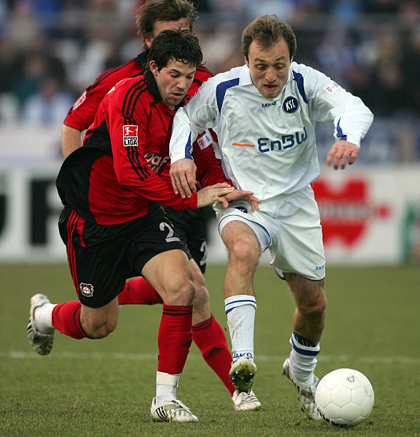 将一名年轻 将一名年轻